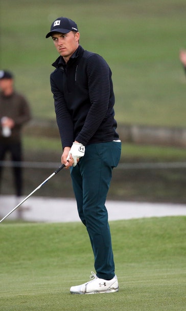Spieth finishes 1st-round 64 for early lead at soggy Riviera